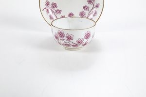 Tazza con piattino<BR>Germania, Manifattura di Nymphenburg, 1750-1775 circa  - Asta Ceramiche - Associazione Nazionale - Case d'Asta italiane