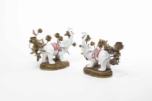 Coppia di candelabri, XX secolo  - Asta Ceramiche - Associazione Nazionale - Case d'Asta italiane