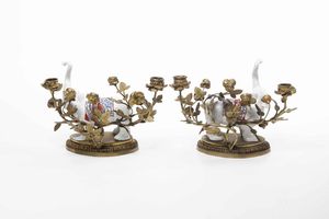 Coppia di candelabri, XX secolo  - Asta Ceramiche - Associazione Nazionale - Case d'Asta italiane