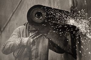 SALGADO SEBASTIAO (n. 1944) - Lotto composto da n.4 fotografie della serie 'Workers, an archaeology of the Industrial age'.