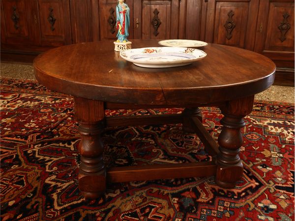 Tavolino da caff� in legno tenero  - Asta Due collezioni pisane - Associazione Nazionale - Case d'Asta italiane