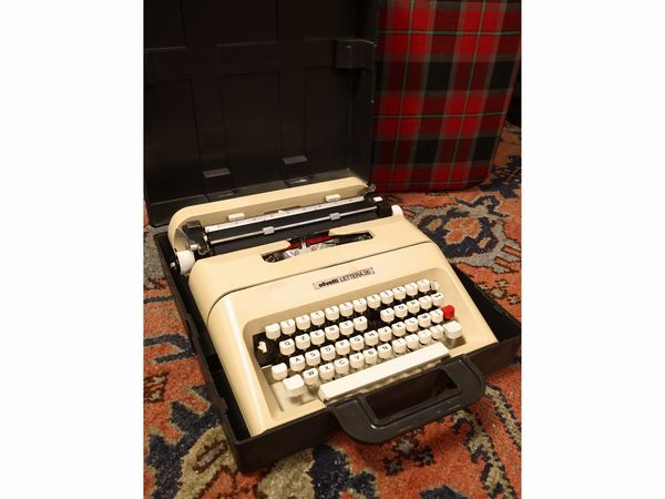 Macchina da scrivere Lettera 35, Olivetti  - Asta Due collezioni pisane - Associazione Nazionale - Case d'Asta italiane