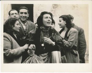 Aldo Tonti : Anna Magnani in Lamore (p.2 Il Miracolo), diretto da Roberto Rossellini  - Asta Fotografia - Associazione Nazionale - Case d'Asta italiane