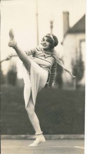 Clarence Sinclair Bull : Anita Page. Keep your feet free and loose  - Asta Fotografia - Associazione Nazionale - Case d'Asta italiane