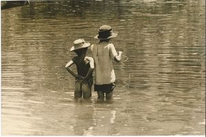 Calogero Cascio - Senza titolo (Vietnam, Bambini a pesca nel Mekong)