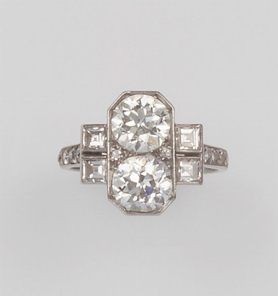 Anello Art Deco con due diamanti di vecchio taglio per ct 2,50 circa  - Asta Fine Jewels - Associazione Nazionale - Case d'Asta italiane