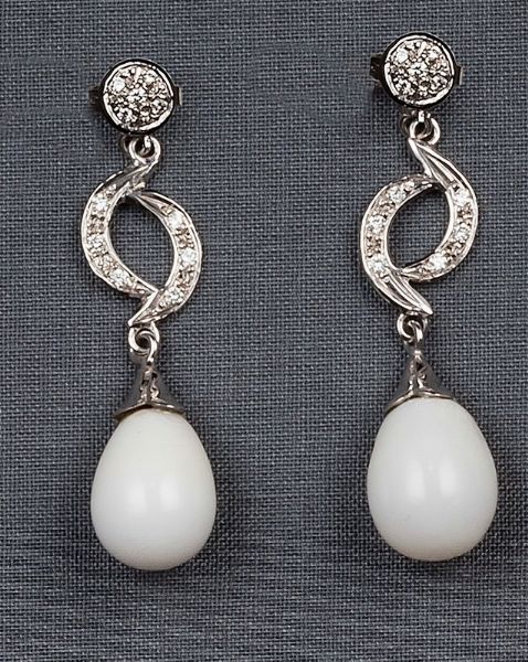 Orecchini pendenti con perle naturali  - Asta Fine Jewels - Associazione Nazionale - Case d'Asta italiane
