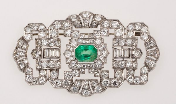 Montano. Spilla con smeraldo e diamanti  - Asta Fine Jewels - Associazione Nazionale - Case d'Asta italiane