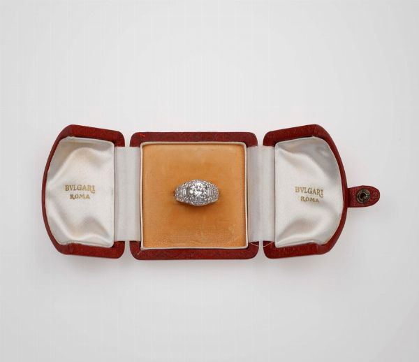 Bulgari, Trombino. Anello con diamante taglio brillante di ct 2,12  - Asta Fine Jewels - Associazione Nazionale - Case d'Asta italiane