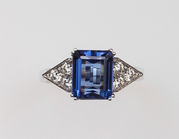 Anello con berillo blu e diamanti  - Asta Fine Jewels - Associazione Nazionale - Case d'Asta italiane