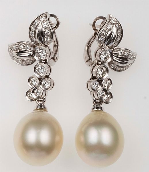 Orecchini pendenti con perle coltivate  - Asta Fine Jewels - Associazione Nazionale - Case d'Asta italiane