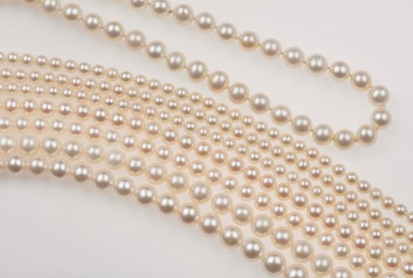 Lotto composto da una collana di perle e da 7 fili di perle  - Asta Fine Jewels - Associazione Nazionale - Case d'Asta italiane