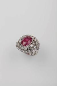 Anello con rubino Burma di ct 8,63 con diamanti  - Asta Fine Jewels - Associazione Nazionale - Case d'Asta italiane