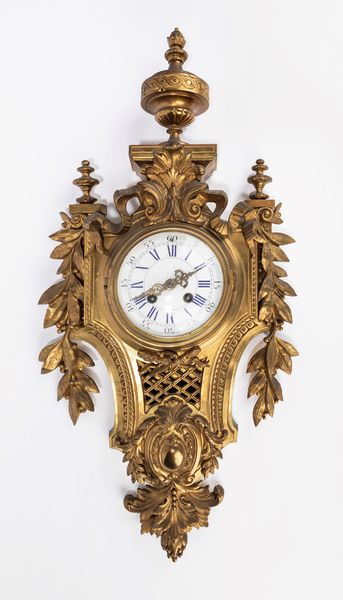 Orologio da parete in bronzo dorato. Francia, fine del XIX secolo  - Asta Arredi  - Associazione Nazionale - Case d'Asta italiane