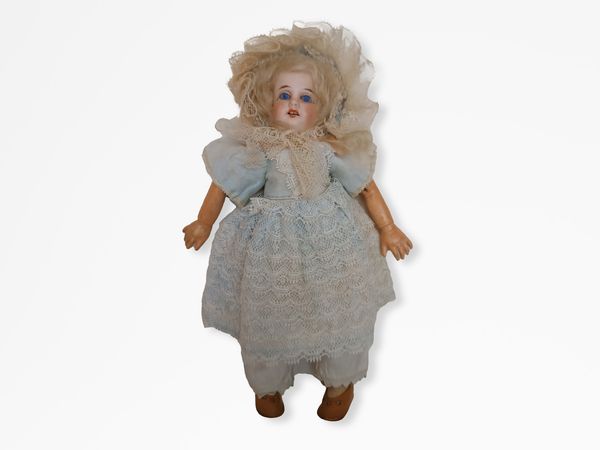 Gebruder Kuhlenz : Trosseau con Bambola Gebruder Kuhlenz  - Asta Giocattoli d'Epoca - Associazione Nazionale - Case d'Asta italiane