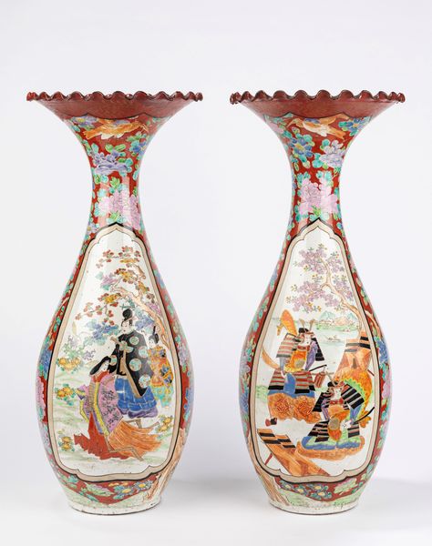 Coppia di vasi a tromba in porcellana kutani. Giappone, secolo XIX  - Asta Incanti d'Asia - Associazione Nazionale - Case d'Asta italiane