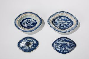 Due piccole legumiere in porcellana bianca e blu. Cina, Compagnia delle Indie, secolo XIX  - Asta Incanti d'Asia - Associazione Nazionale - Case d'Asta italiane