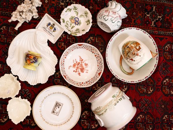 Assortimento di accessori da tavola in porcellana e terraglia  - Asta Deballage. Occasioni all'asta - Associazione Nazionale - Case d'Asta italiane