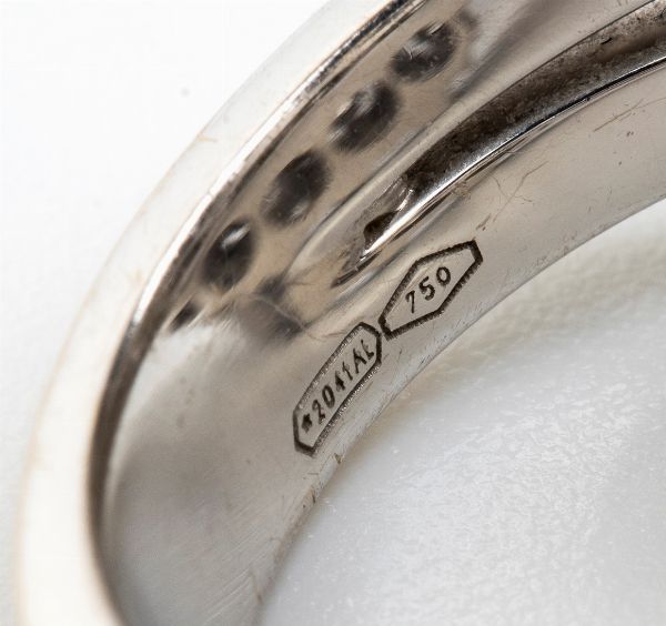 LEO PIZZO: anello in oro con diamanti  - Asta Gioielli, orologi, argenti e penne - Associazione Nazionale - Case d'Asta italiane