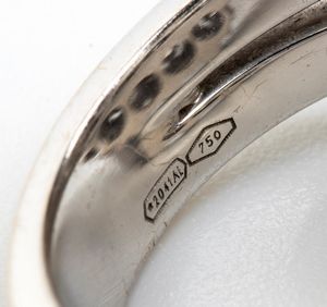 LEO PIZZO: anello in oro con diamanti  - Asta Gioielli, orologi, argenti e penne - Associazione Nazionale - Case d'Asta italiane