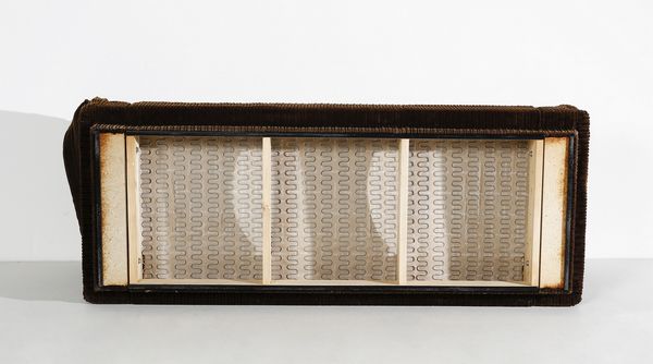 GUNNAR GRAVESEN & DAVID LEWIS : Lotto composto da un divano a tre posti e una poltrona mod. Cado per De Padova  - Asta Asta 420 | DESIGN E ARTI DECORATIVE DEL NOVECENTO Online - Associazione Nazionale - Case d'Asta italiane