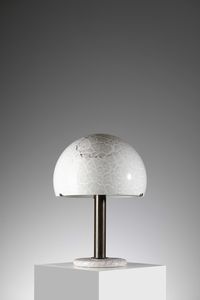 DIAZ DE SANTILLANA LUDOVICO (1931 - 1989) - Lampada da tavolo per Venini. Fusto in ottone brunito. base e diffusore in vetro alabastro