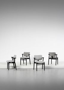 TAPIOVAARA ILMARI (1914 - 1999) - attribuito. Quattro sedie con braccioli mod. Domus