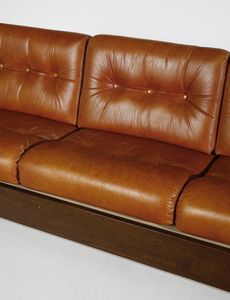 RIVADOSSI GIUSEPPE (n. 1935) : Divano a tre posti per Officina Rivadossi  - Asta Asta 420 | DESIGN E ARTI DECORATIVE DEL NOVECENTO Online - Associazione Nazionale - Case d'Asta italiane