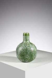 TOIKKA OIVA (1931 - 2019) - Bottiglia in vetro nei toni del verde e bianco per Napapiiri