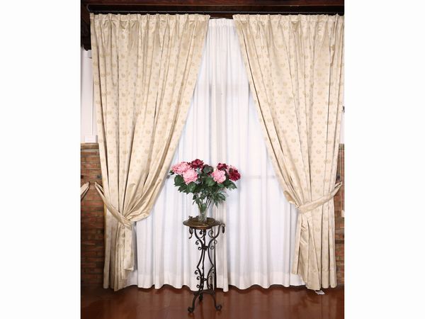 Tendaggio per grande finestra  - Asta Una villa fiorentina. Arredi e Dipinti Antichi. Arte Contemporanea - Associazione Nazionale - Case d'Asta italiane