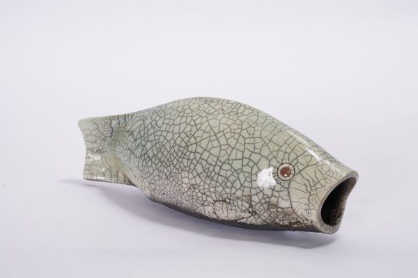 Scultura in ceramica a forma di pesce  - Asta Antiquariato Settembre - Associazione Nazionale - Case d'Asta italiane