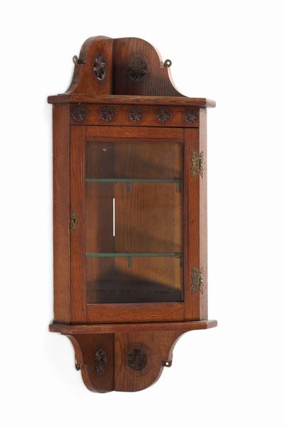 Angolare pensile in legno ad un'anta a vetro. XIX-XX secolo  - Asta Antiquariato Settembre - Associazione Nazionale - Case d'Asta italiane