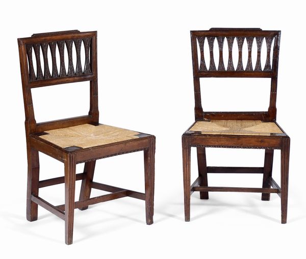 Coppia di sedie in mogano con sedute in paglia. Inghilterra, fine XVIII secolo  - Asta Antiquariato Settembre - Associazione Nazionale - Case d'Asta italiane