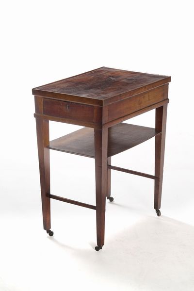 Tavolino in legno  - Asta Antiquariato Settembre - Associazione Nazionale - Case d'Asta italiane