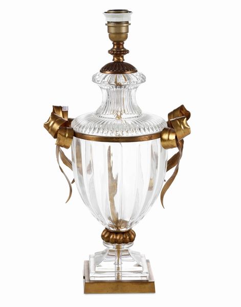 Lampada da tavolo in vetro molato con montatura in bronzo dorato. XX secolo  - Asta Antiquariato Settembre - Associazione Nazionale - Case d'Asta italiane