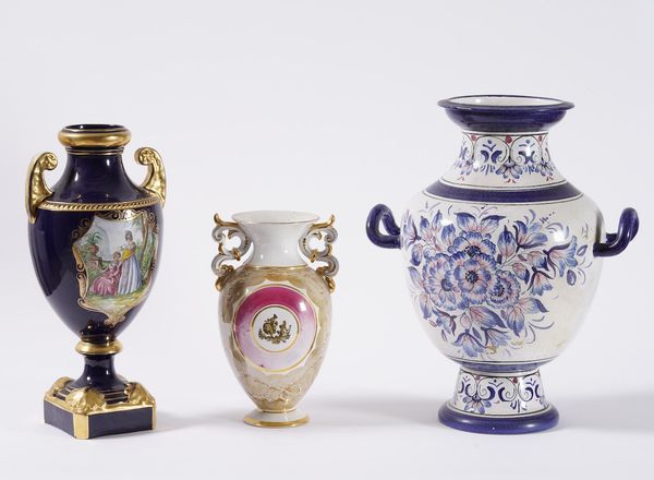 Lotto di tre vasi in ceramica, manifatture diverse  - Asta Antiquariato Settembre - Associazione Nazionale - Case d'Asta italiane