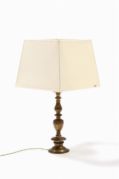 Candeliere tornito in bronzo  - Asta Antiquariato Settembre - Associazione Nazionale - Case d'Asta italiane