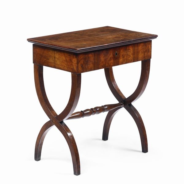 Tavolino da lavoro lastronato. XIX secolo  - Asta Antiquariato Settembre - Associazione Nazionale - Case d'Asta italiane