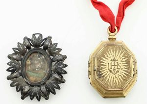 Reliquiario bivalva in bronzo fuso, dorato e cesellato. Italia XVII secolo  - Asta Scultura - Associazione Nazionale - Case d'Asta italiane