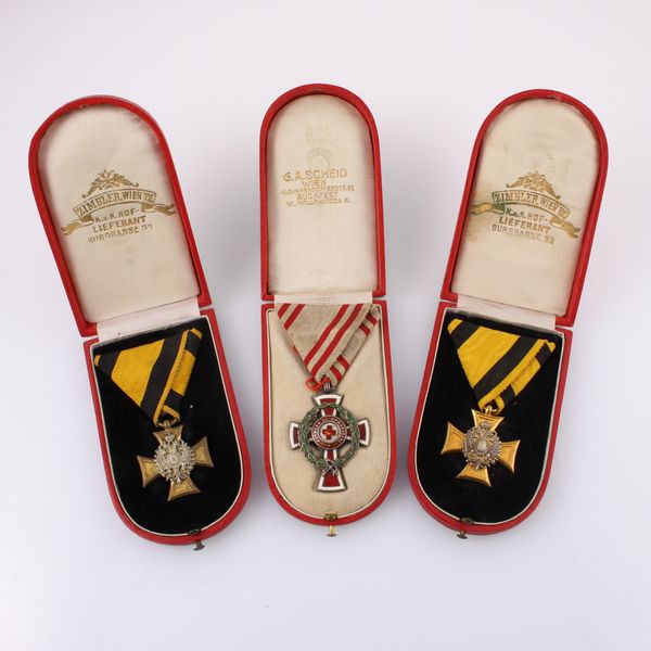 LOTTO DI TRE MEDAGLIE MILITARI  - Asta Gioielli e Orologi - Associazione Nazionale - Case d'Asta italiane