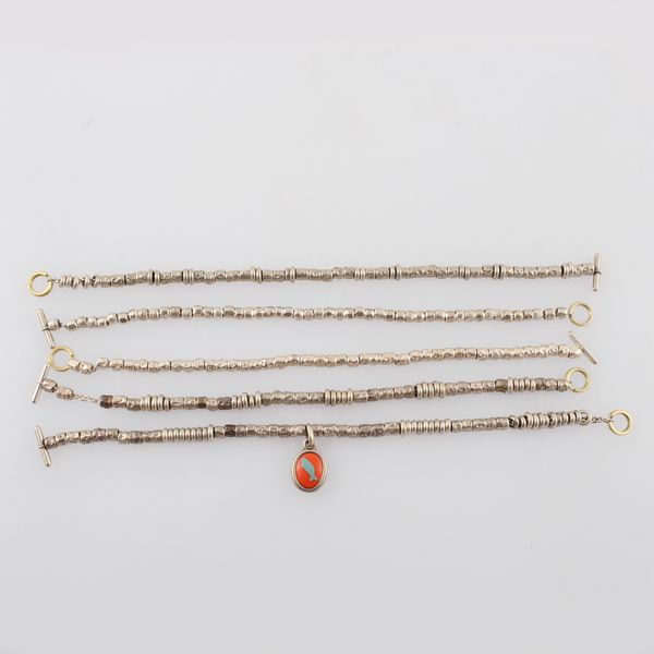 SET DI CINQUE BRACCIALI, DODO  - Asta Gioielli e Orologi - Associazione Nazionale - Case d'Asta italiane