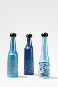 Salvador Dalì - Lotto composto da 03 bottiglie in vetro con tappo in plastica per Rosso Antico, es. 1,2,3