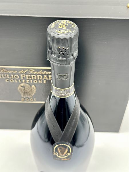 Fratelli Lunelli Ferrari, Giulio Ferrari Riserva del Fondatore Collezione Metodo Classico Trentodoc 2001  - Asta Vini e Distillati. D'Annata, Pregiati e da Collezione - Associazione Nazionale - Case d'Asta italiane