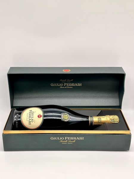 Fratelli Lunelli Ferrari, Giulio Ferrari Riserva del Fondatore Metodo Classico Trentodoc 2001  - Asta Vini e Distillati. D'Annata, Pregiati e da Collezione - Associazione Nazionale - Case d'Asta italiane