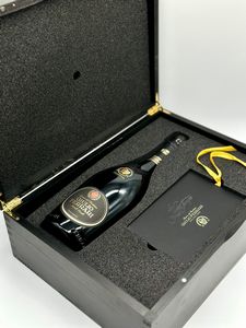 Fratelli Lunelli Ferrari, Giulio Ferrari Riserva del Fondatore Collezione Metodo Classico Trentodoc 2001  - Asta Vini e Distillati. D'Annata, Pregiati e da Collezione - Associazione Nazionale - Case d'Asta italiane