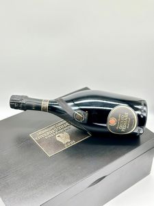 Fratelli Lunelli Ferrari, Giulio Ferrari Riserva del Fondatore Collezione Metodo Classico Trentodoc 2001  - Asta Vini e Distillati. D'Annata, Pregiati e da Collezione - Associazione Nazionale - Case d'Asta italiane
