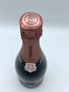 Fratelli Lunelli Ferrari, Perlé Rosé Riserva Trento DOC 2016 - Perlé Bianco Riserva Trento DOC 2015 - Perlé Nero Trento DOC 2016  - Asta Vini e Distillati. D'Annata, Pregiati e da Collezione - Associazione Nazionale - Case d'Asta italiane