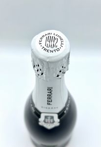 Fratelli Lunelli Ferrari, Perlé Rosé Riserva Trento DOC 2016 - Perlé Bianco Riserva Trento DOC 2015 - Perlé Nero Trento DOC 2016  - Asta Vini e Distillati. D'Annata, Pregiati e da Collezione - Associazione Nazionale - Case d'Asta italiane