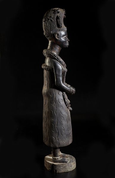 Artigianato africano : Grande scultura antropomorfa femminile rappresentante una regina africana di ottima qualit� d'intaglio e dovizia di particolari.Legno duro.  - Asta Asta 422 | AFRICA, OCEANIA E AMERICHE - ARTIGIANATO AFRICANO: VARI COMMITTENTI E SELEZIONE DALLA COLLEZIONE BARTOLOMUCCI Online - Associazione Nazionale - Case d'Asta italiane