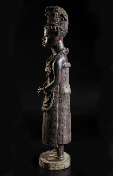 Artigianato africano : Grande scultura antropomorfa femminile rappresentante una regina africana di ottima qualit� d'intaglio e dovizia di particolari.Legno duro.  - Asta Asta 422 | AFRICA, OCEANIA E AMERICHE - ARTIGIANATO AFRICANO: VARI COMMITTENTI E SELEZIONE DALLA COLLEZIONE BARTOLOMUCCI Online - Associazione Nazionale - Case d'Asta italiane